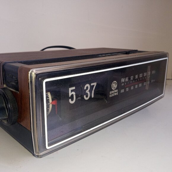 Vintage GE Alarm Clock AM/FM Radio Flip Dial 7-4305D Date Code 4130 - Picture 8 of 9